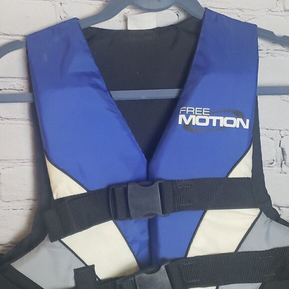 Free Motion Life Jacket - Picture 3 of 10